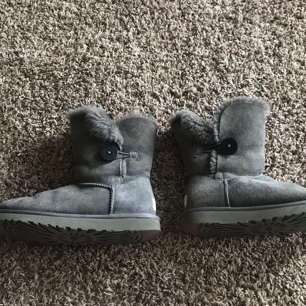UGG Bailey Boots in Grey